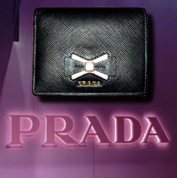 ⭐️PRADA Saffiano Black Leather Pink Ribbon Motif Bifold Compact Wallet - Picture 1 of 4
